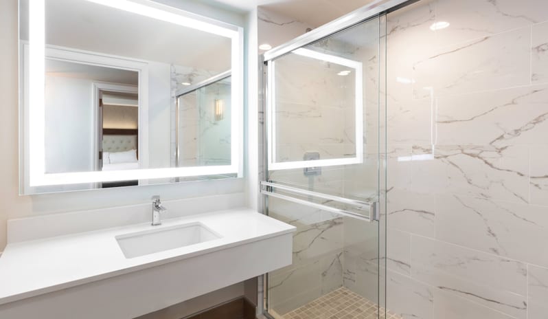 Westgate New York City - Luxe Queen Suite bathroom